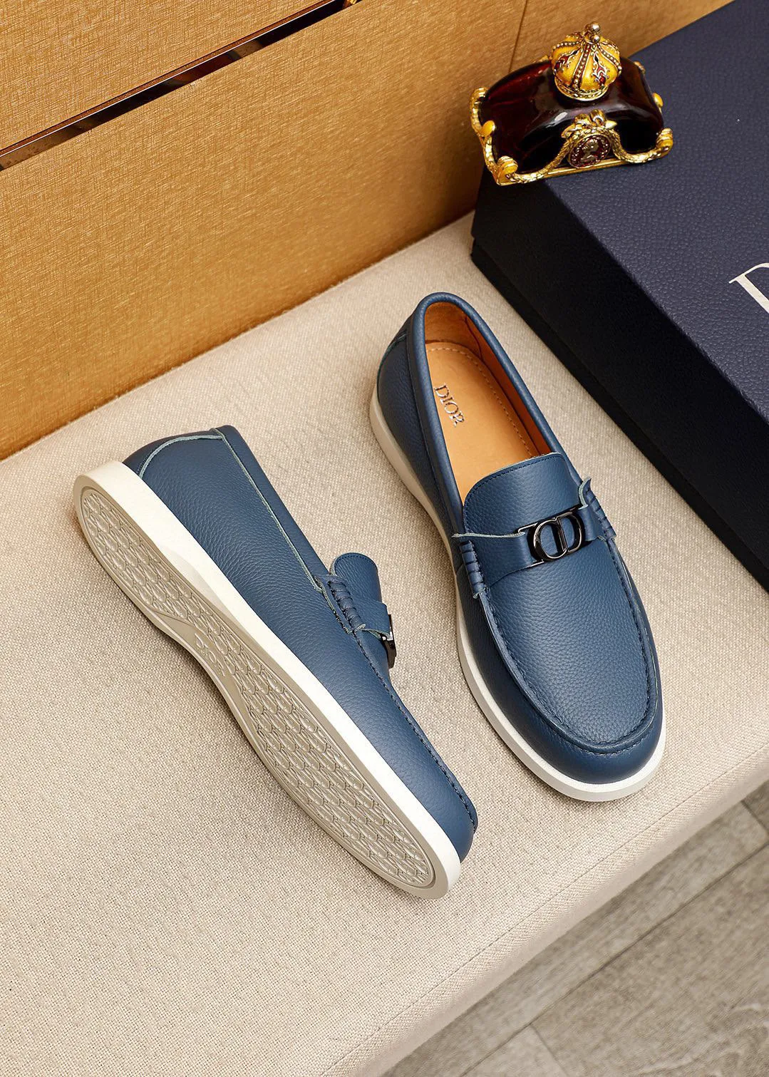 Men's shoes 💰480 💐Original packaging Product trademark: Dior "Dior" casual leather shoes Regular size: 38-44 (45.46.47🉑️Customized) Product materials: Selected Italian imported first-layer pebbled cowhide leather upper + luxury hardware buckle, imported water-dyed cowhide lining. Strong three-dimensional visual effect, original rubber outsole Color: 3⃣️colors available